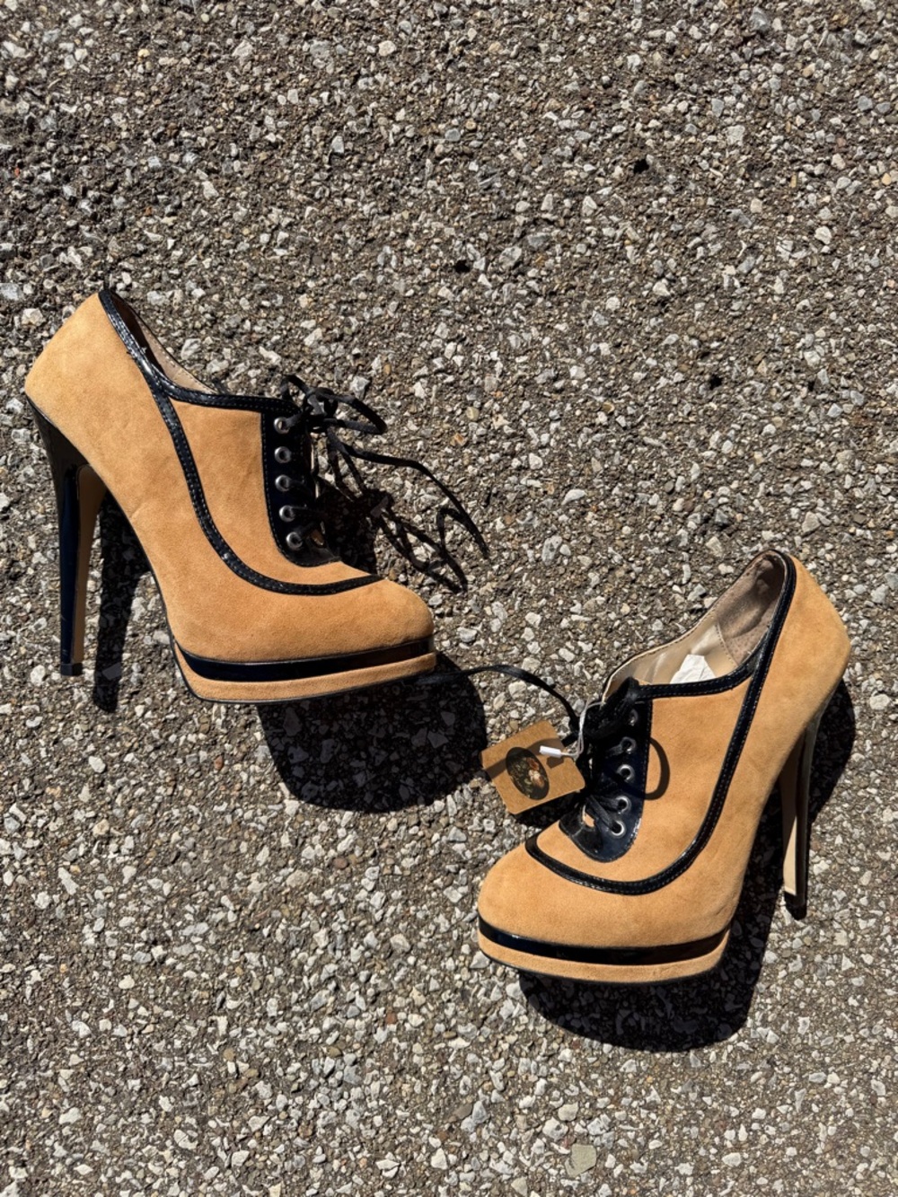 bebe Cleo Oxford Two-Tone Camel Suede Lace-Up Platform Pumps Sz 7